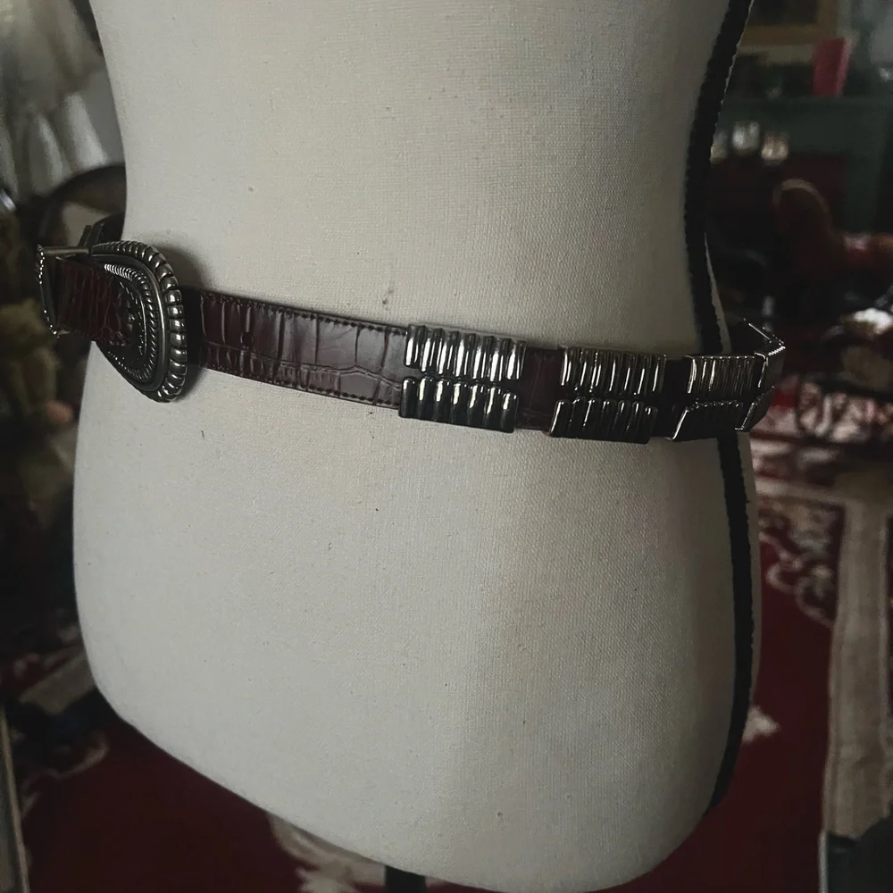 Leather Croc embossed Belt with Silver tone embellishments all around. SZ. M